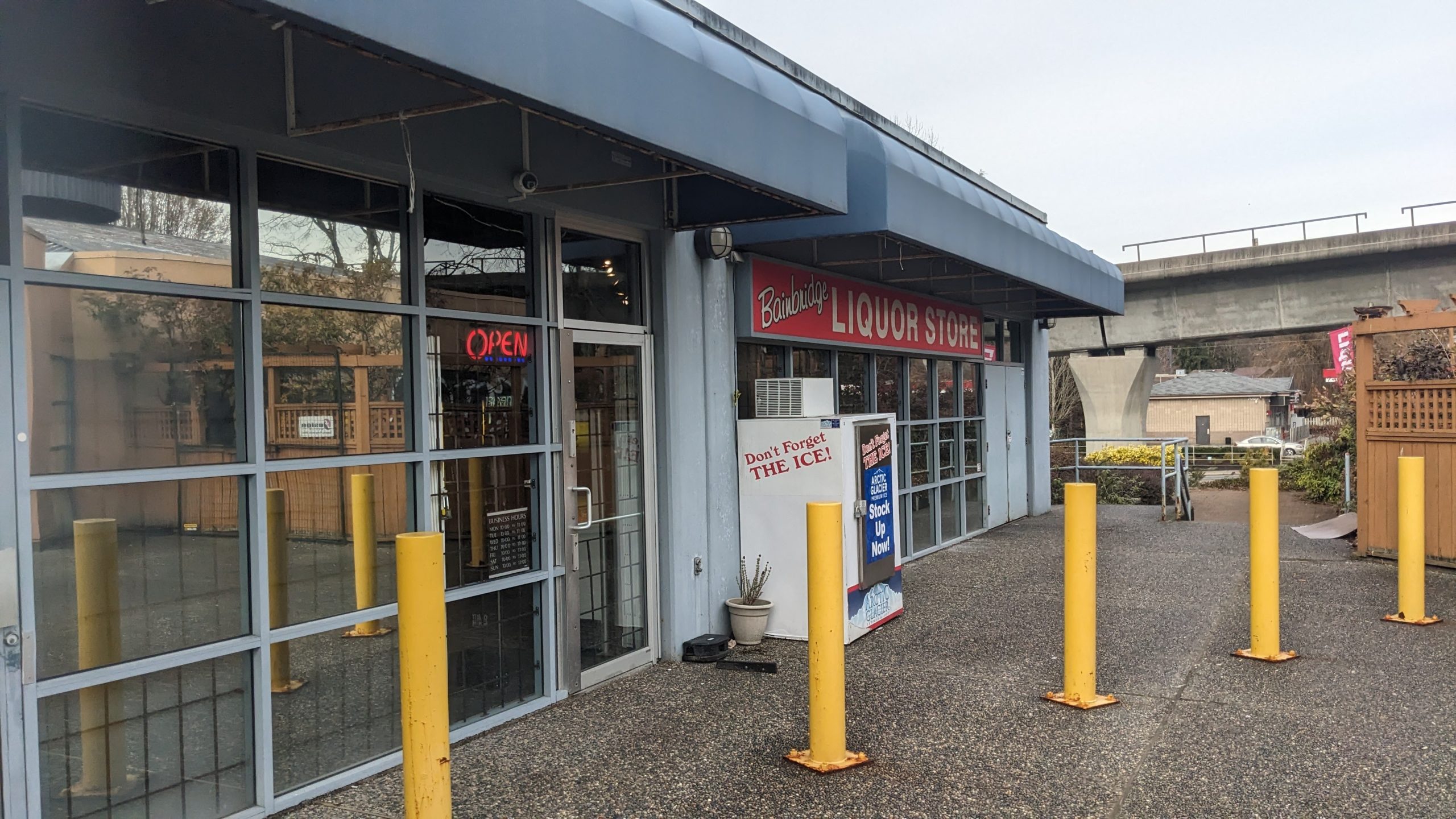 Bainbridge Liquor Store